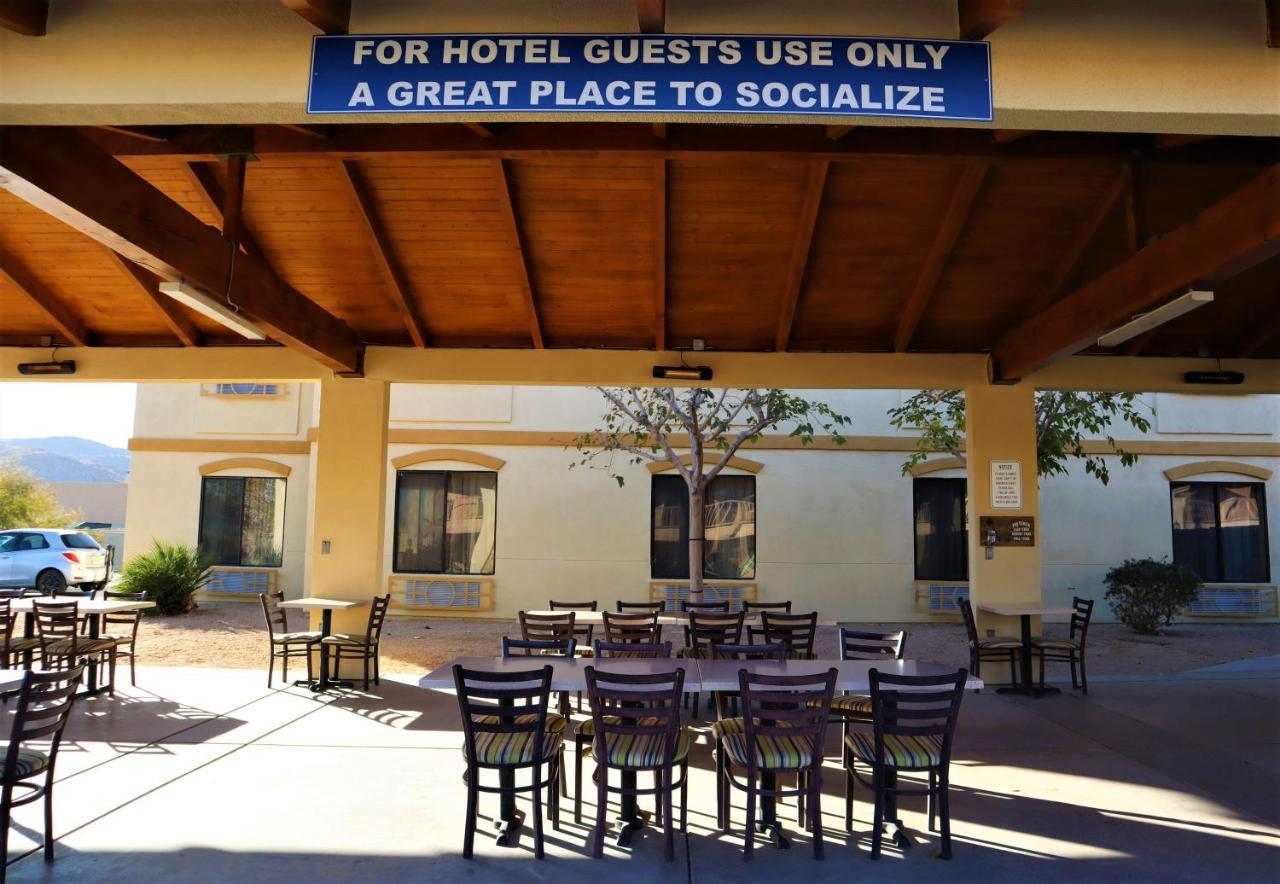 Oasis Inn And Suites 29 Palms Hotel Joshua Tree National Park Twentynine Palms Exteriör bild